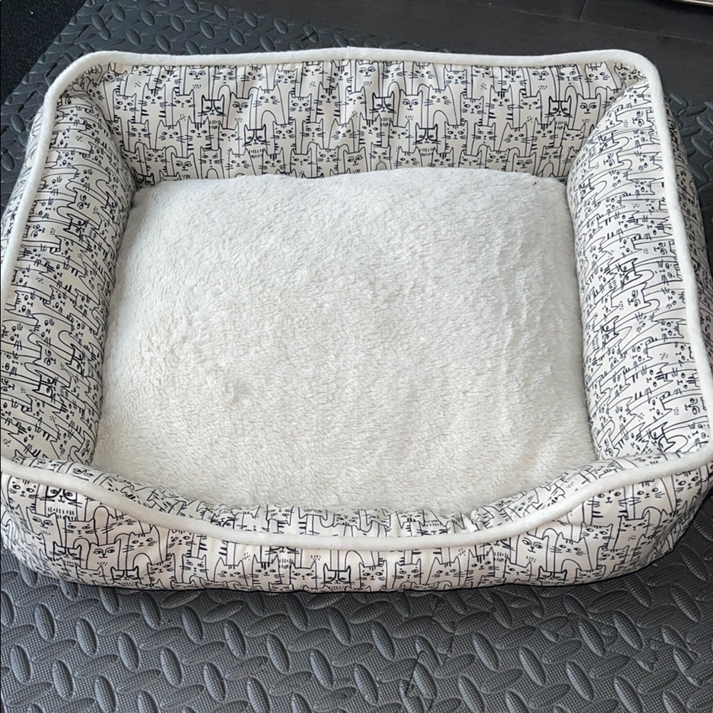 Cat print cuddler bed. NWOT